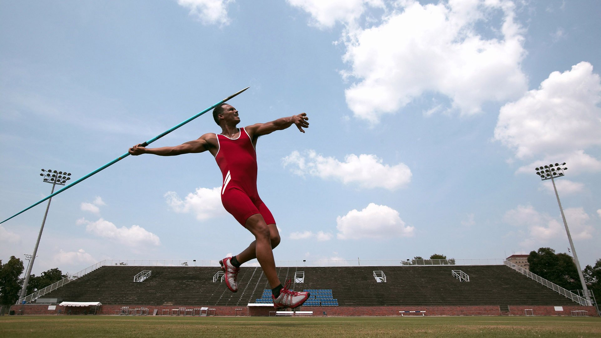 塔图姆爆发,当NBA巅峰对决胜出上海队,我们看到了什么?